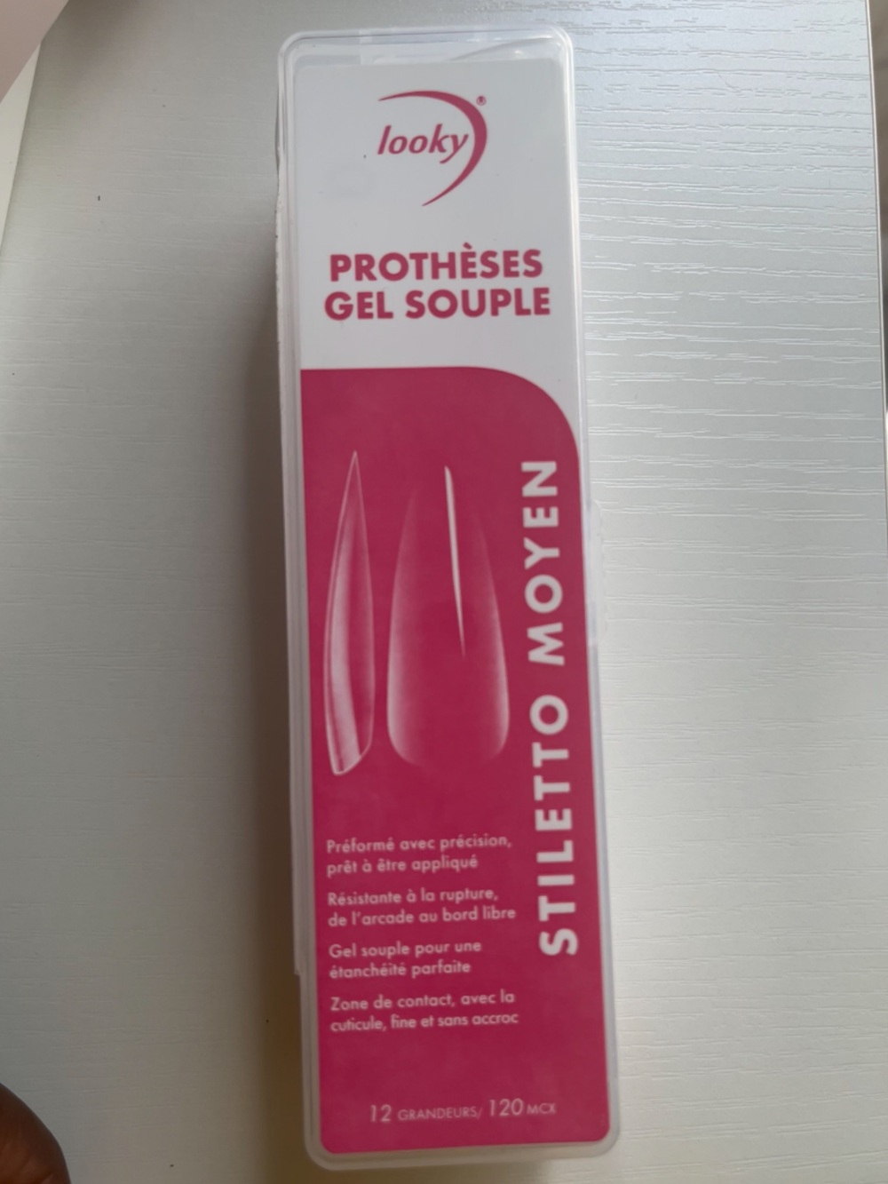 Looky Stiletto Medium Press-On Nails